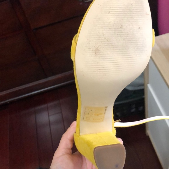 Yellow suede Aldo heels size 6 - Picture 3 of 4